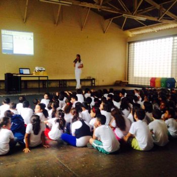 Palestra de Prevenção de Doenças Bucais e Saúde Bucal em Escolas e Usinas 